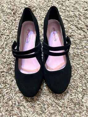 Girl’s black high heel shoes. Size 4